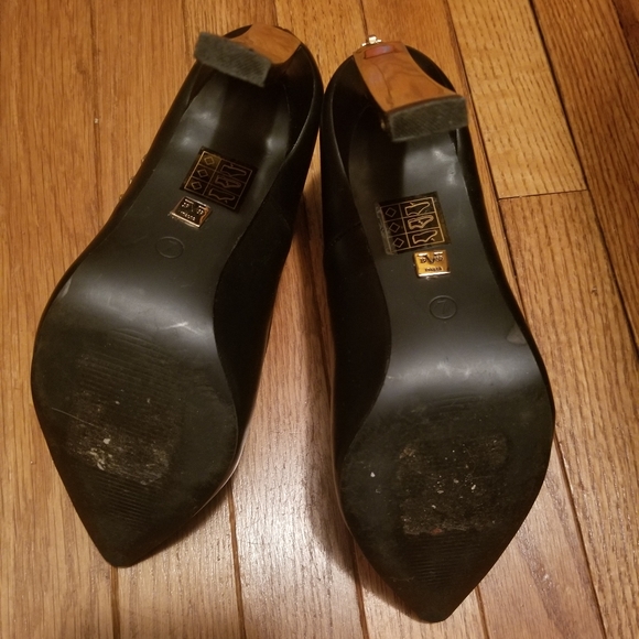 Black and gold heels - Picture 3 of 3